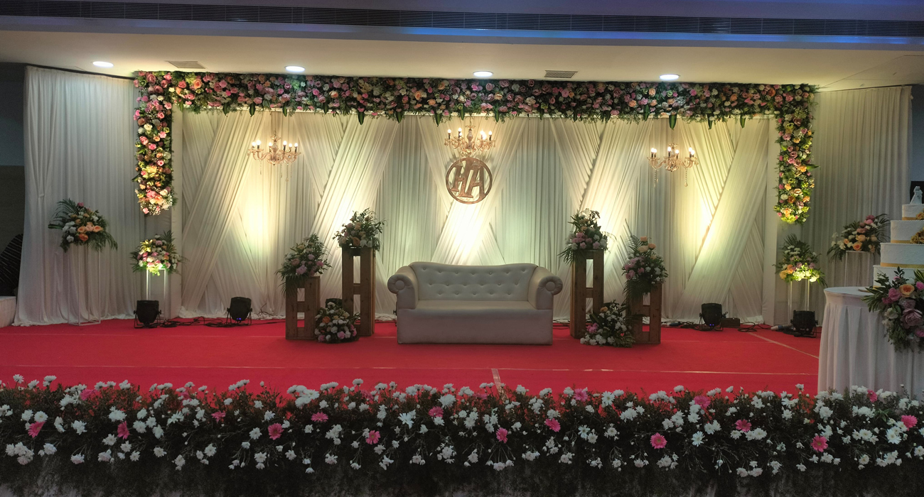 Top wedding flower decorators in Chennai creating beautiful floral designs for mandaps and venues.